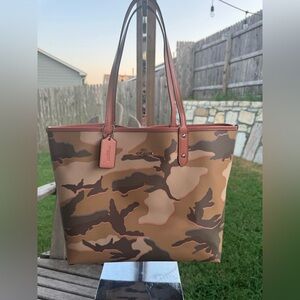 COACH Outlet Leather Reversible City Tote Bag With Wild Camo Print Pink Salmon